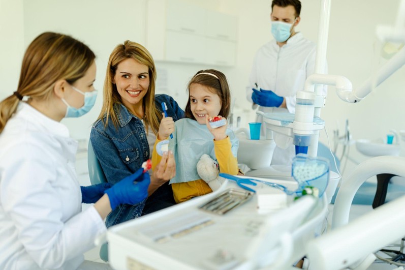 Choosing A Family Health Dental Clinic That Fits Your Busy Schedule